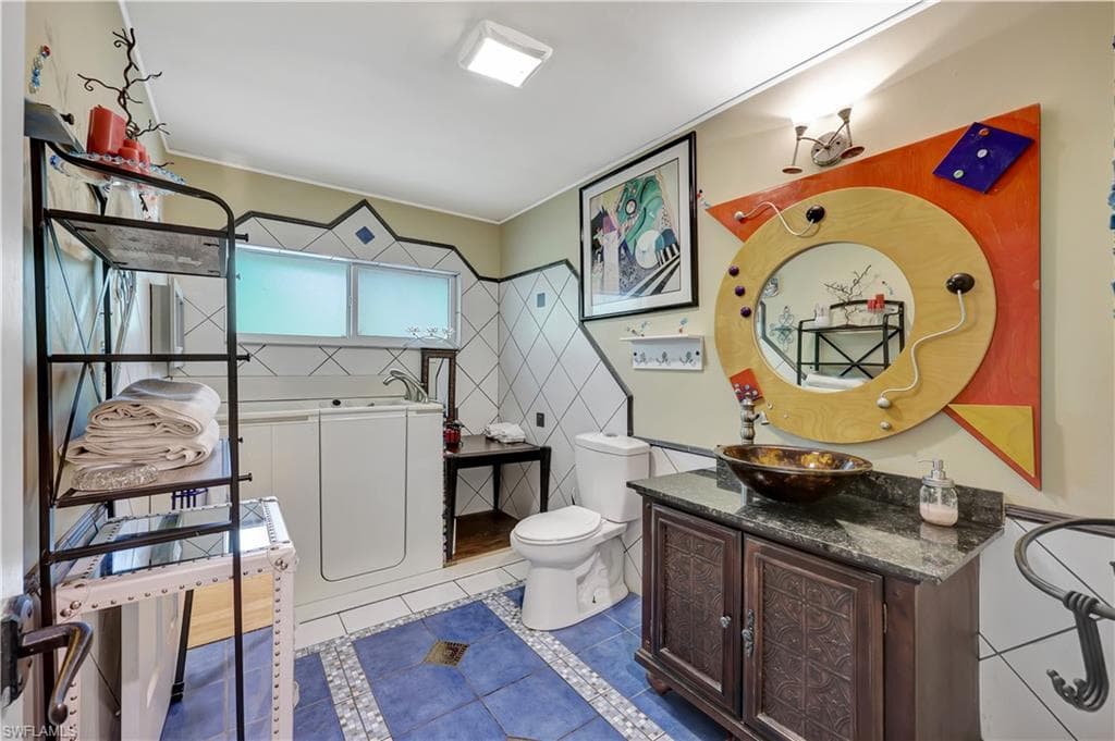 1904 Bethany PL, NAPLES FL 34109-23