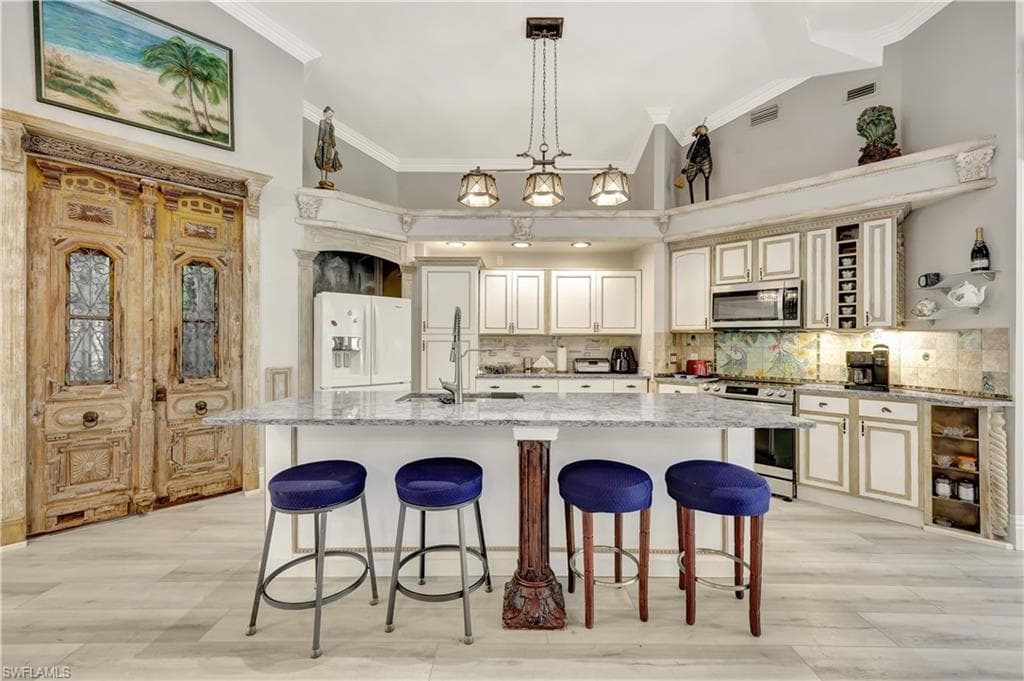 1904 Bethany PL, NAPLES FL 34109-7