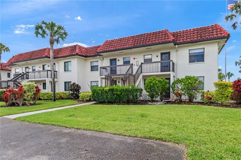 4166 27th CT SW # 104, NAPLES FL 34116-1