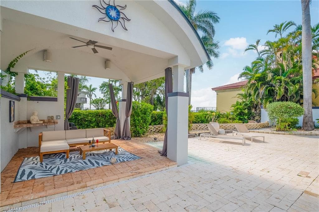 1205 Caloosa DR, FORT MYERS FL 33901-2