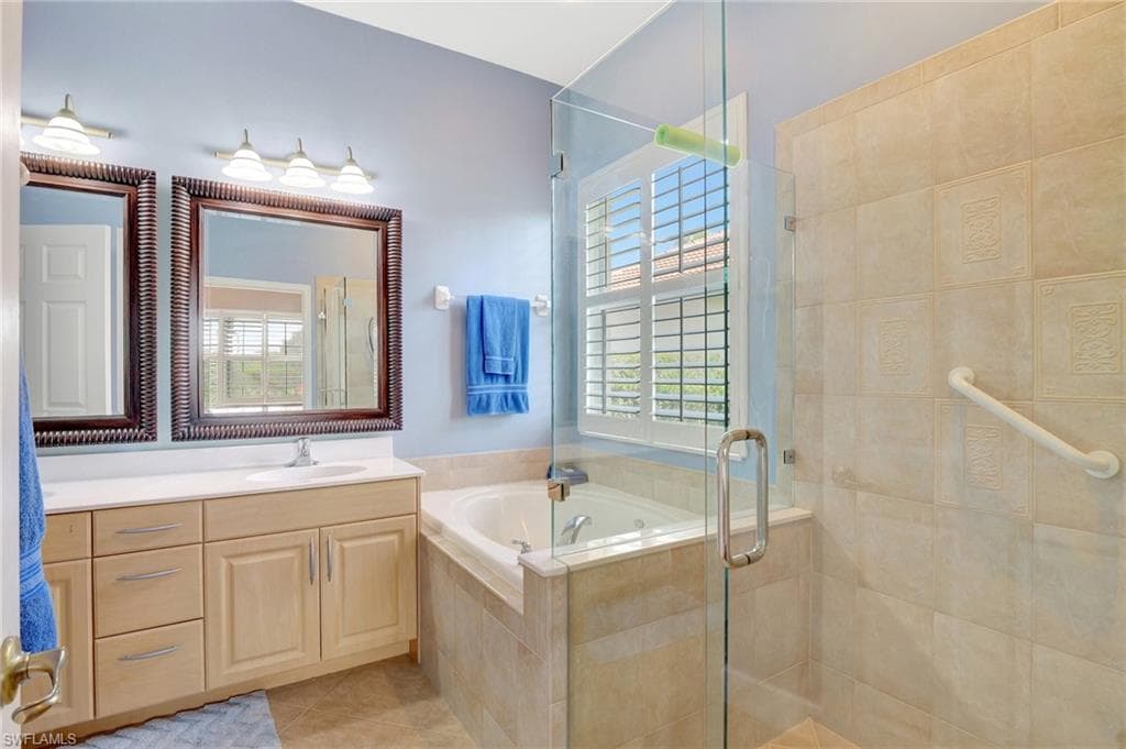 7903 Founders CIR, NAPLES FL 34104-23