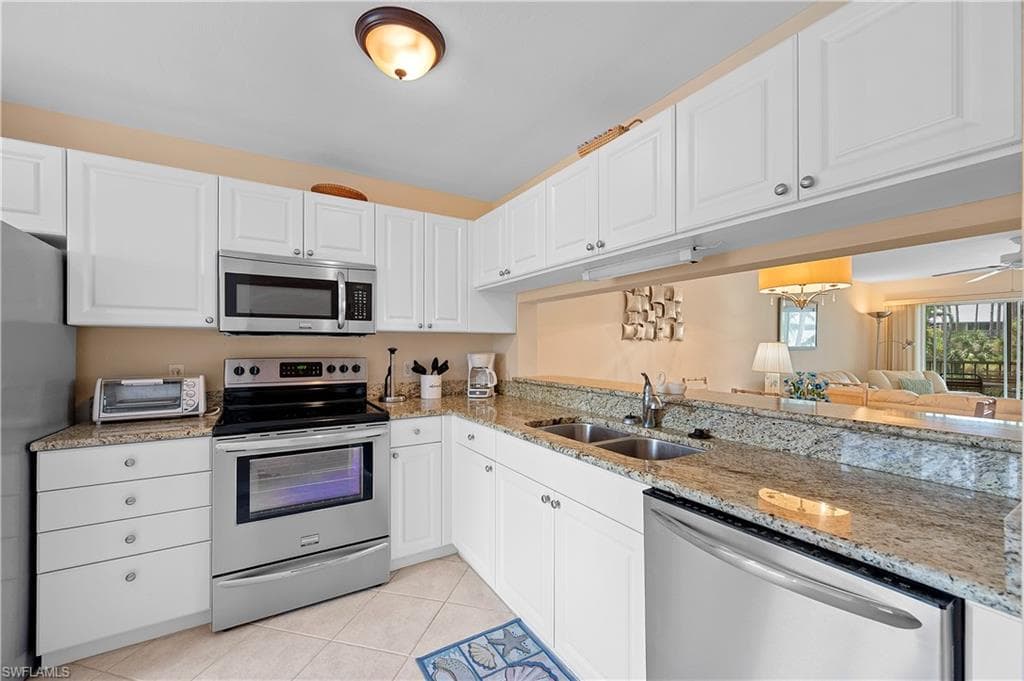 3072 Sandpiper Bay CIR # M202, NAPLES FL 34112-15