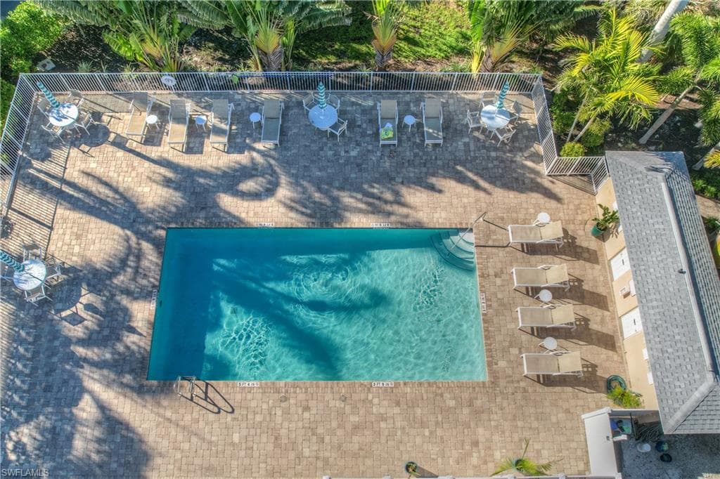 3072 Sandpiper Bay CIR # M202, NAPLES FL 34112-25