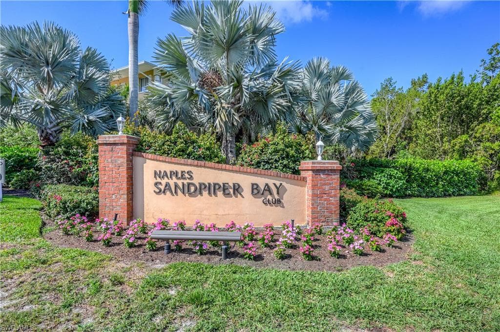 3072 Sandpiper Bay CIR # M202, NAPLES FL 34112-2