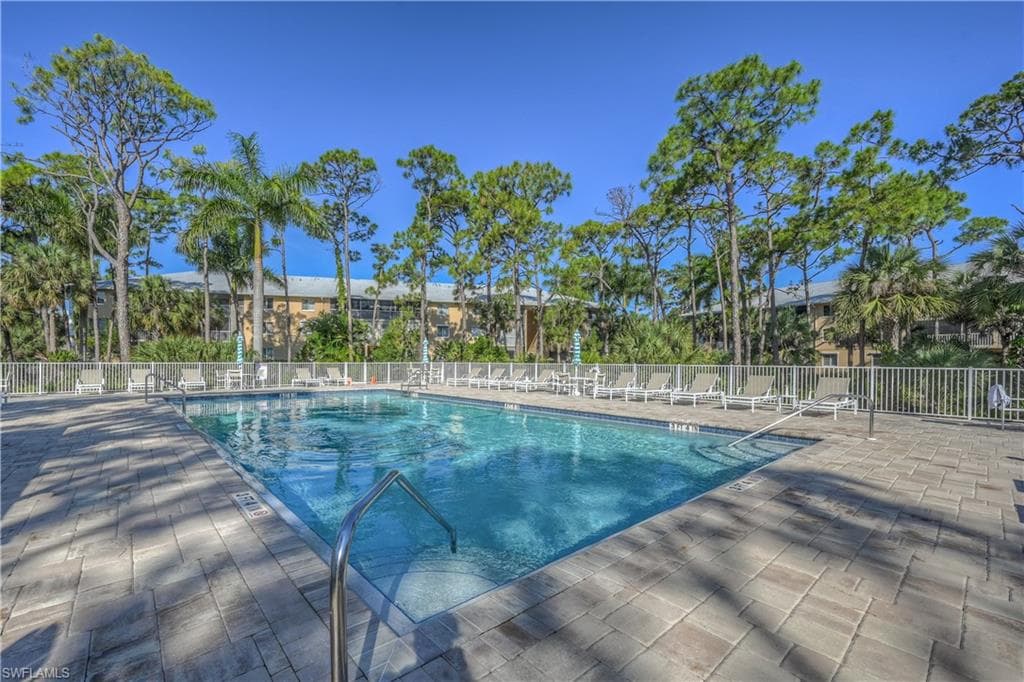 3072 Sandpiper Bay CIR # M202, NAPLES FL 34112-31