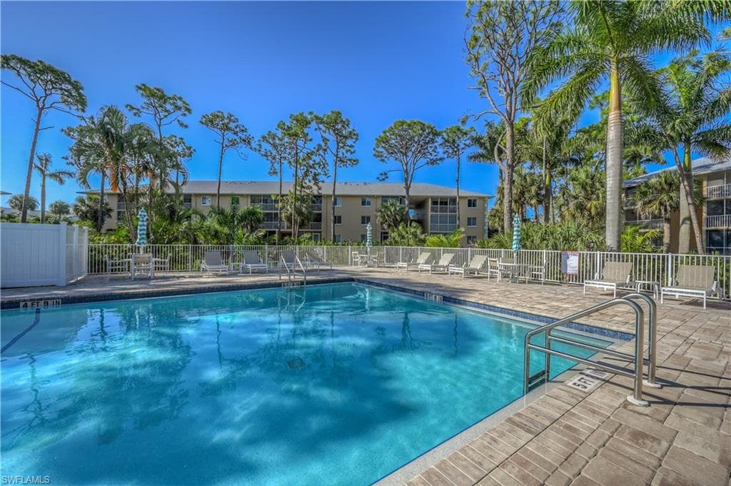 3072 Sandpiper Bay CIR # M202, NAPLES FL 34112-29