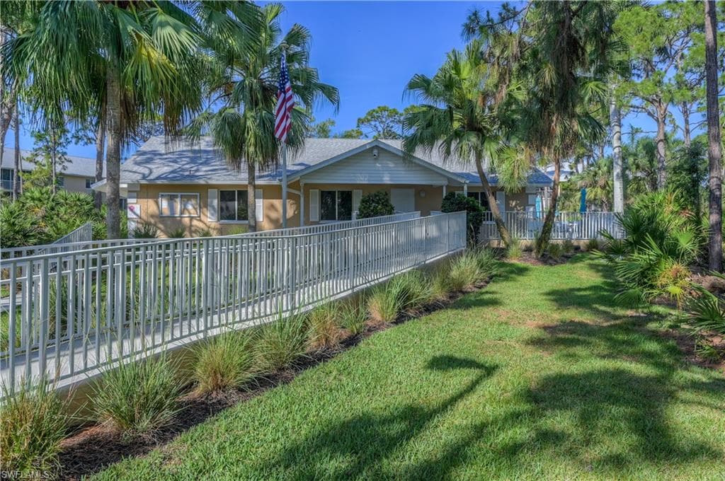 3072 Sandpiper Bay CIR # M202, NAPLES FL 34112-33