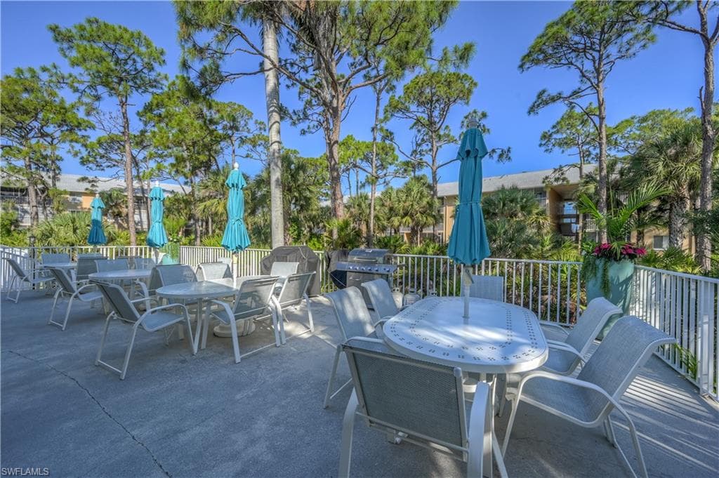 3072 Sandpiper Bay CIR # M202, NAPLES FL 34112-32
