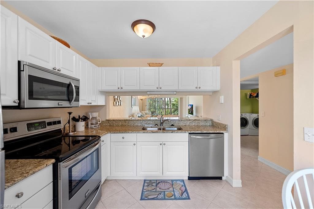 3072 Sandpiper Bay CIR # M202, NAPLES FL 34112-13