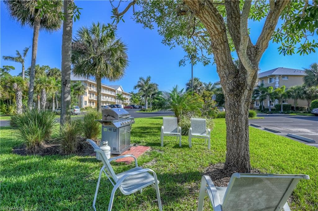 3072 Sandpiper Bay CIR # M202, NAPLES FL 34112-34