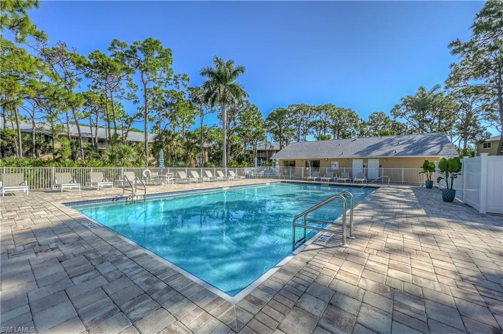 3072 Sandpiper Bay CIR # M202, NAPLES FL 34112-30