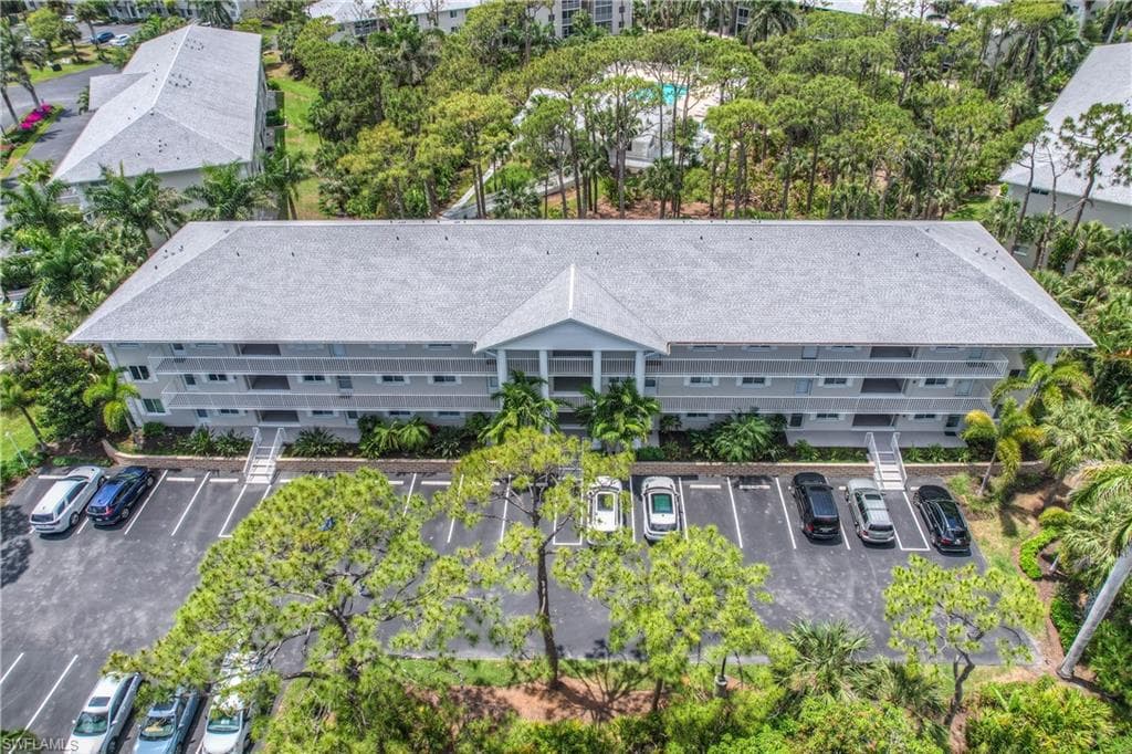 3072 Sandpiper Bay CIR # M202, NAPLES FL 34112-3