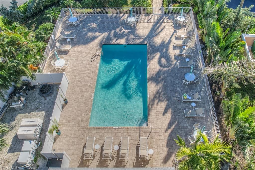 3072 Sandpiper Bay CIR # M202, NAPLES FL 34112-24