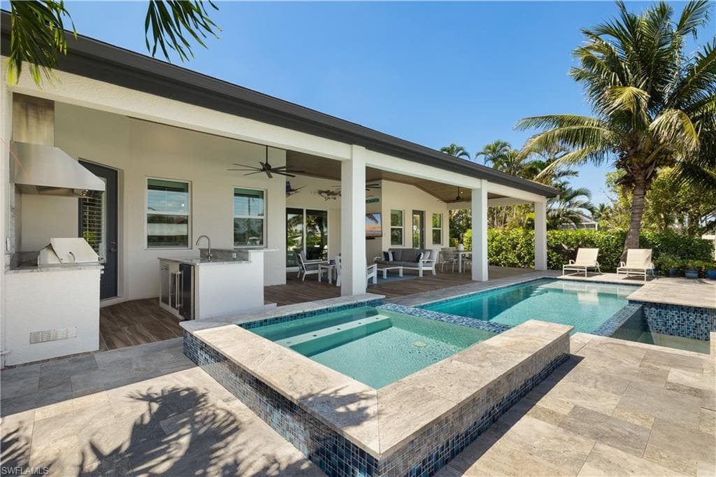 6617 Joanna CIR, FORT MYERS FL 33919-26