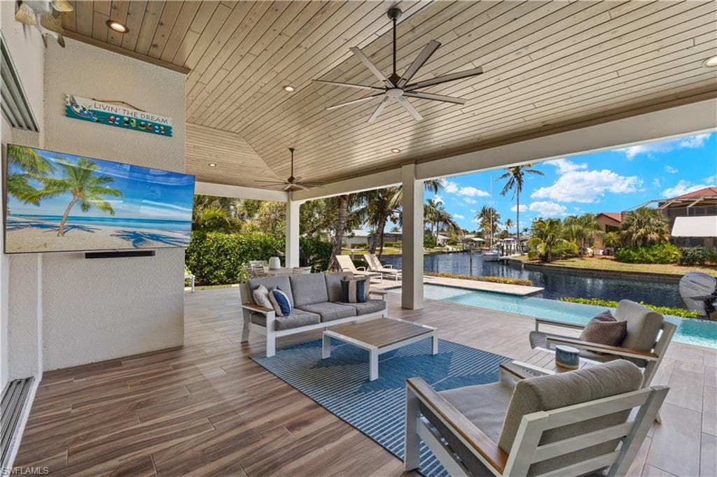 6617 Joanna CIR, FORT MYERS FL 33919-18