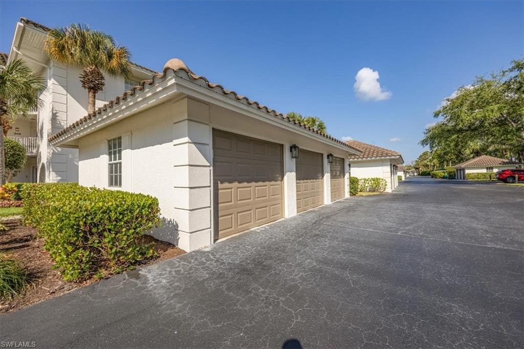 782 Eagle Creek DR # 203, NAPLES FL 34113-20