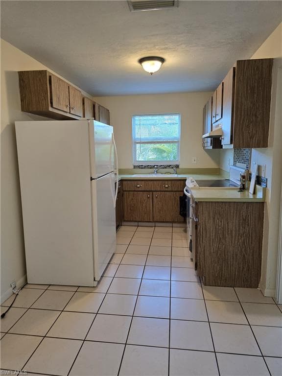 820 Cape Coral PKWY W, CAPE CORAL FL 33914-12