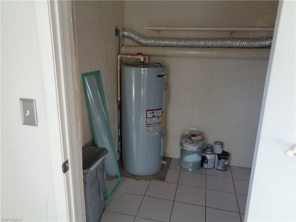 820 Cape Coral PKWY W, CAPE CORAL FL 33914-2