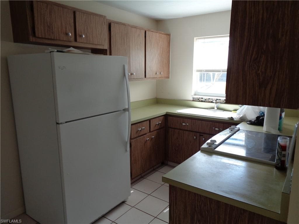 820 Cape Coral PKWY W, CAPE CORAL FL 33914-4