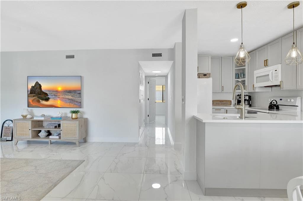 4633 Bayshore DR # M3, NAPLES FL 34112-1