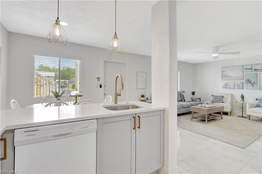 4633 Bayshore DR # M3, NAPLES FL 34112-6