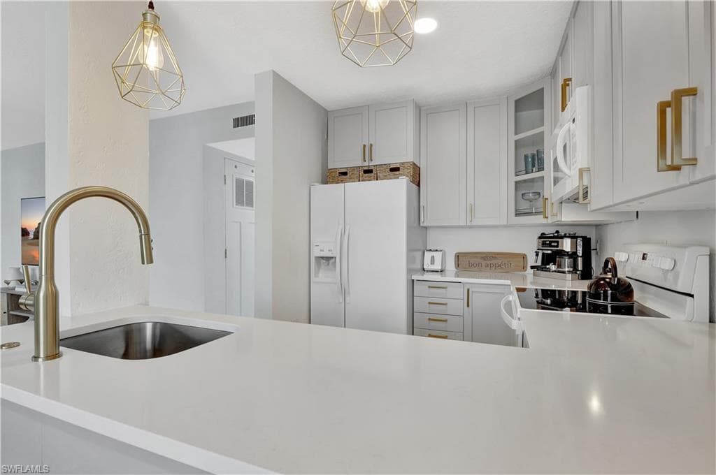 4633 Bayshore DR # M3, NAPLES FL 34112-2