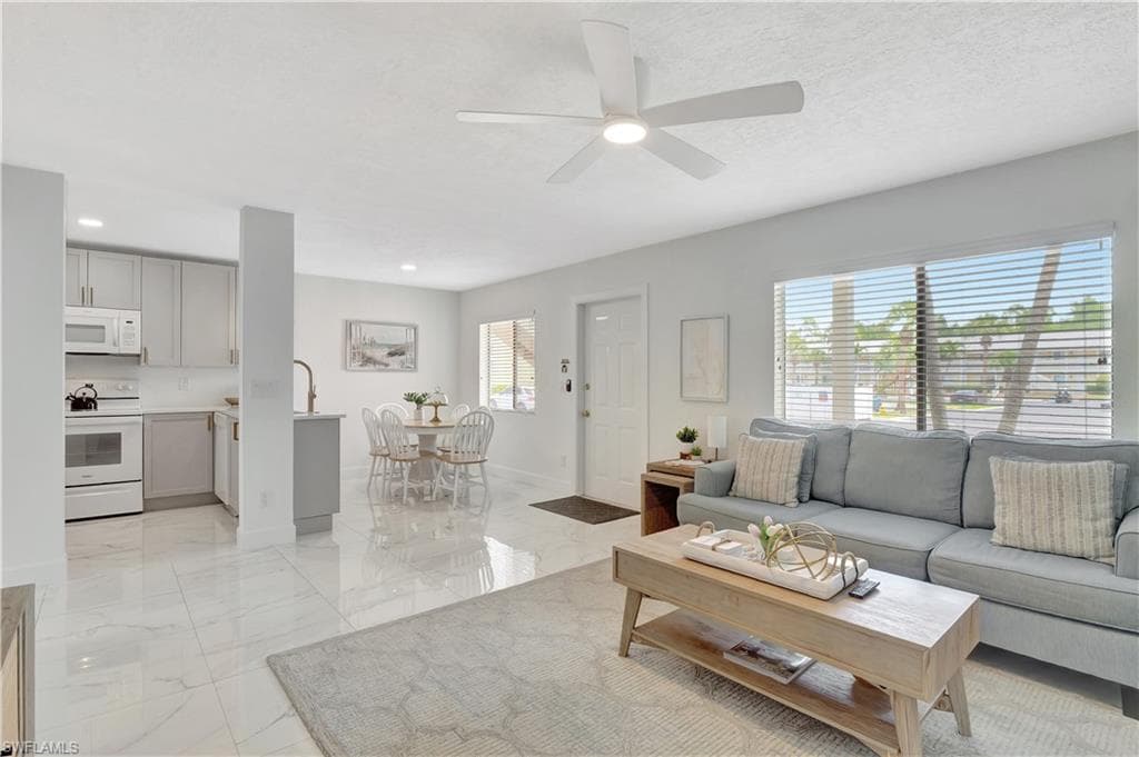 4633 Bayshore DR # M3, NAPLES FL 34112-8