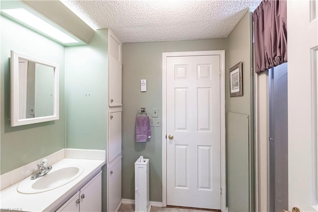 10051 Broken Woods CT S, NORTH FORT MYERS FL 33903-26