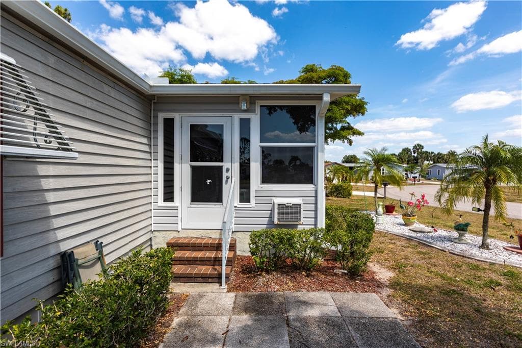 10051 Broken Woods CT S, NORTH FORT MYERS FL 33903-32