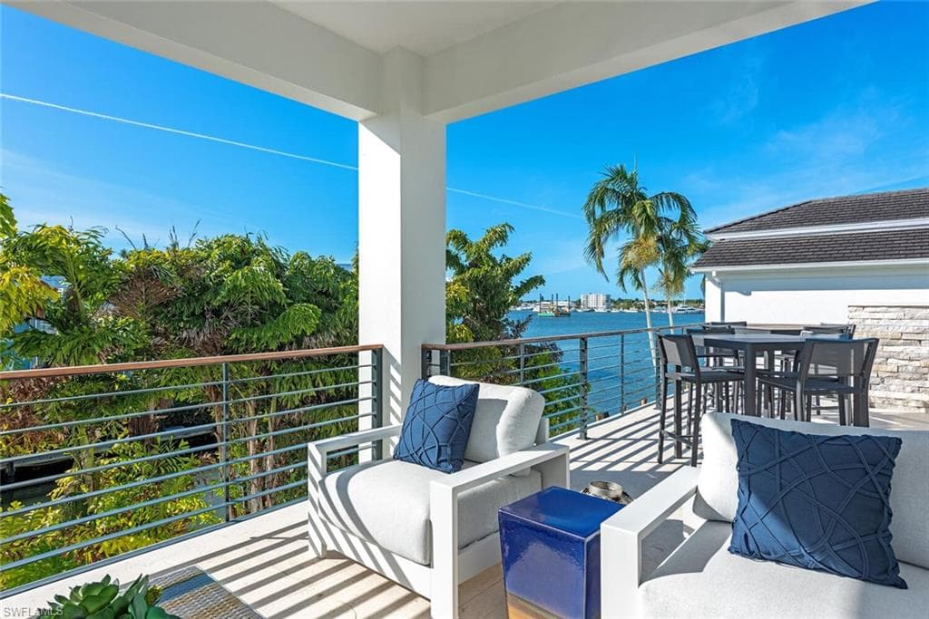 1380 Pelican AVE, NAPLES FL 34102-17