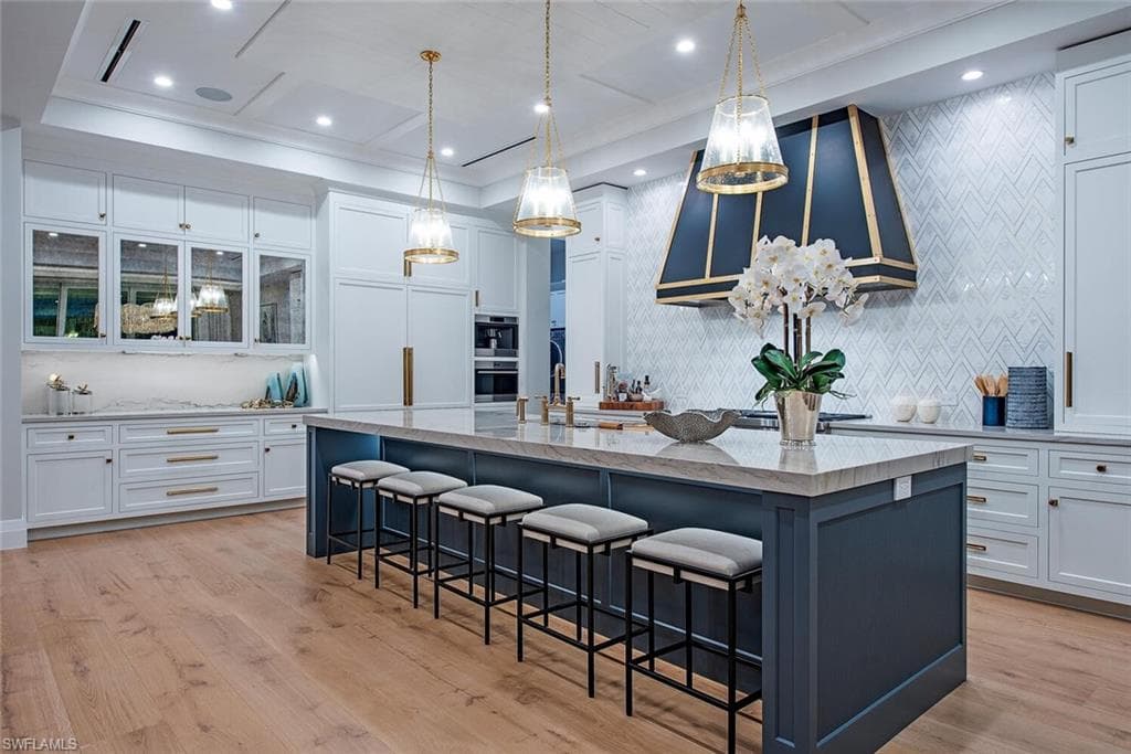 1380 Pelican AVE, NAPLES FL 34102-3