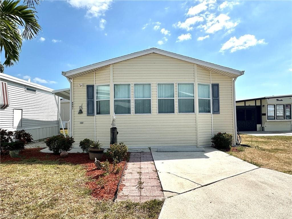 4551 Mayflower WAY E, ESTERO FL 33928-1