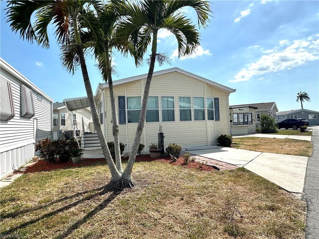 4551 Mayflower WAY E, ESTERO FL 33928-4