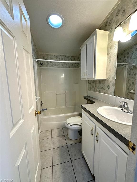 4551 Mayflower WAY E, ESTERO FL 33928-19