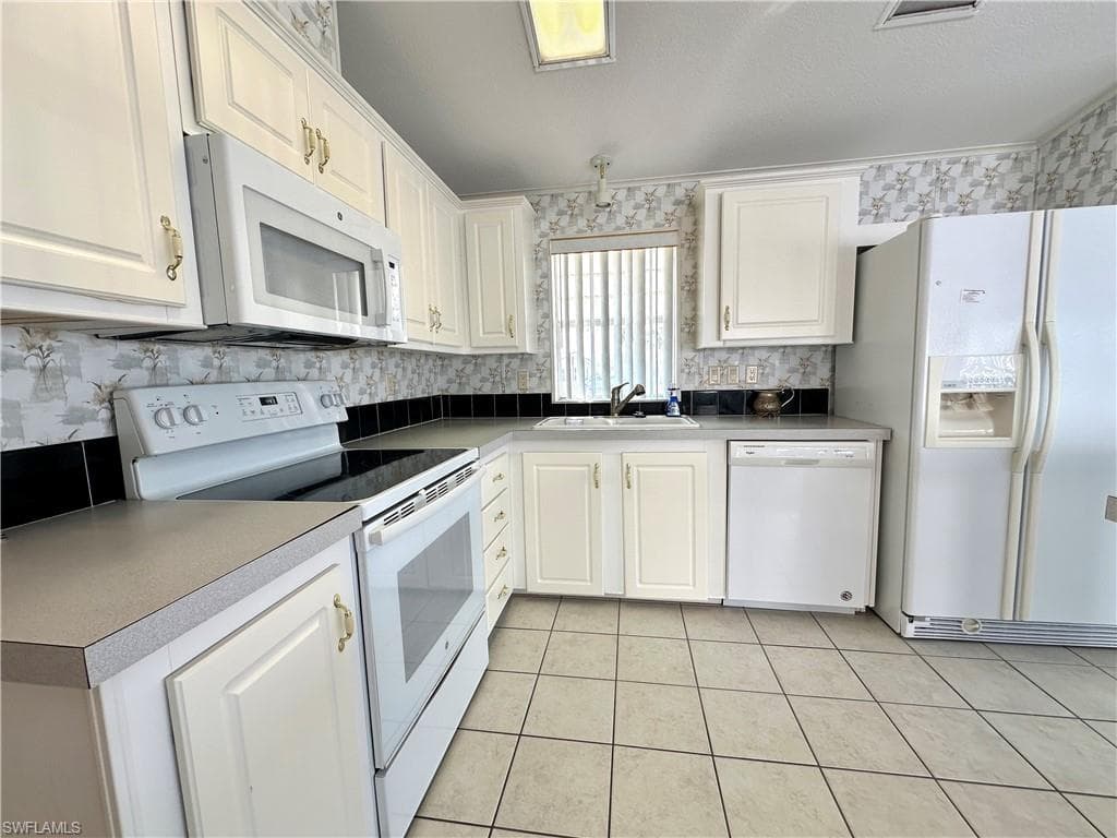 4551 Mayflower WAY E, ESTERO FL 33928-9