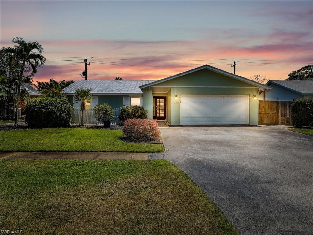 1268 Lake Shore DR, NAPLES FL 34103-22