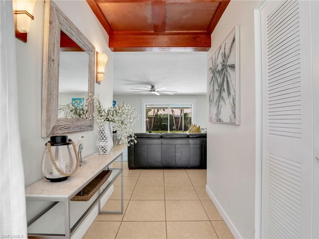 1268 Lake Shore DR, NAPLES FL 34103-1