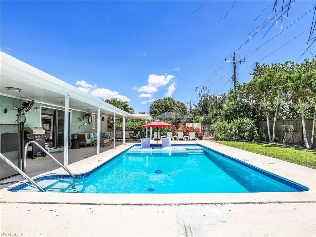 1268 Lake Shore DR, NAPLES FL 34103-16