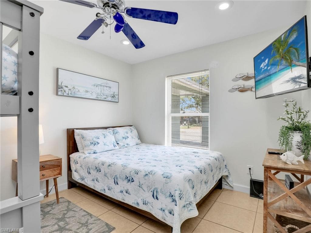 1268 Lake Shore DR, NAPLES FL 34103-11