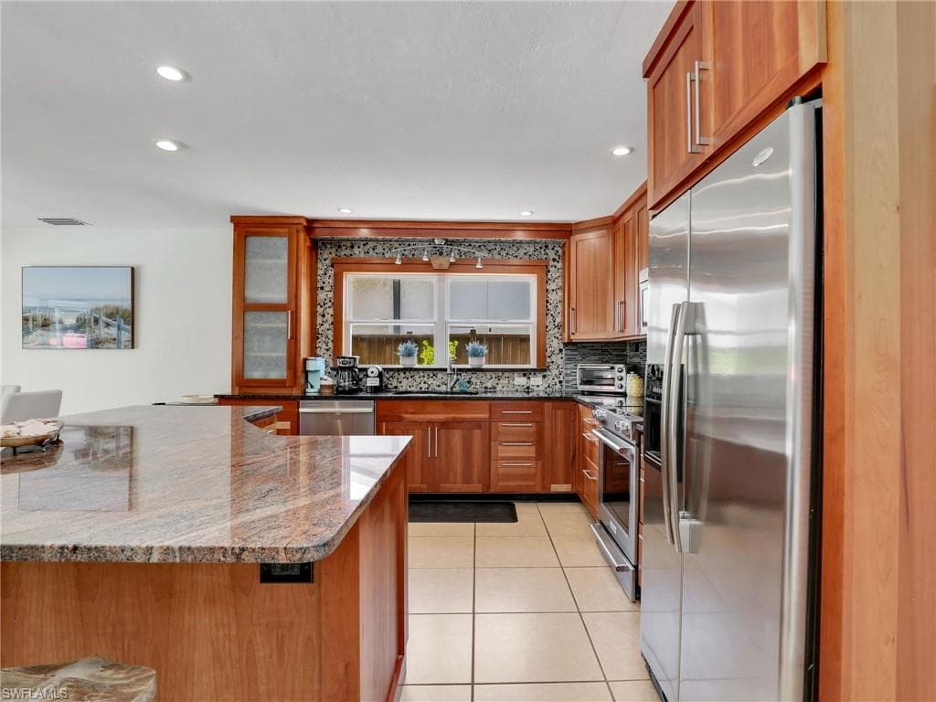 1268 Lake Shore DR, NAPLES FL 34103-6