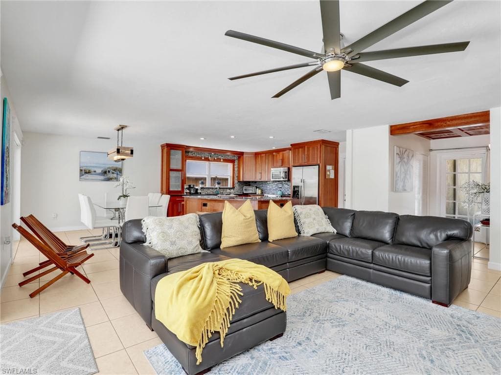 1268 Lake Shore DR, NAPLES FL 34103-2