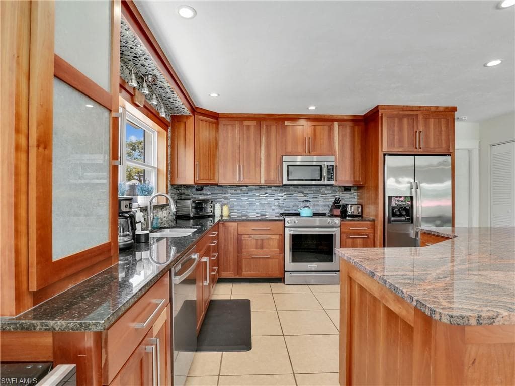 1268 Lake Shore DR, NAPLES FL 34103-4