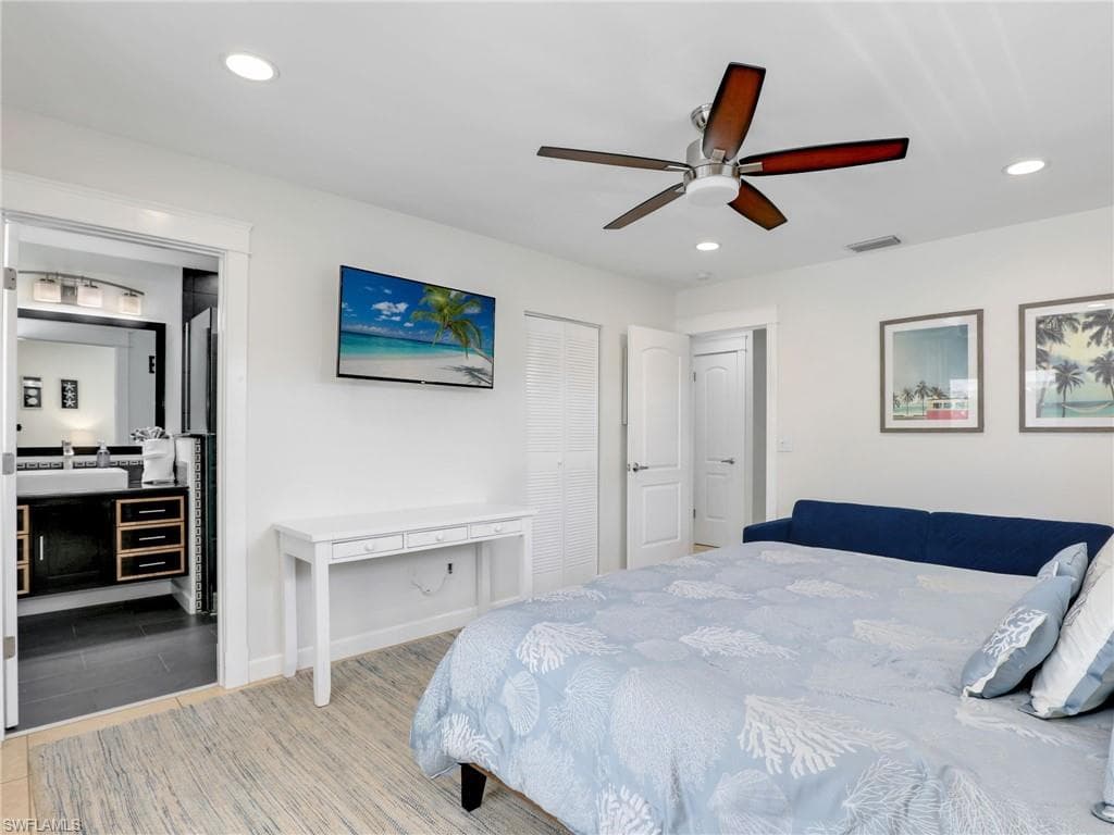 1268 Lake Shore DR, NAPLES FL 34103-8