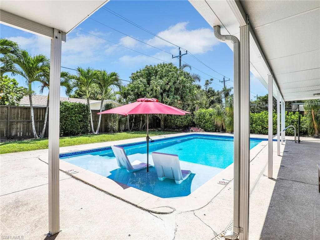 1268 Lake Shore DR, NAPLES FL 34103-17