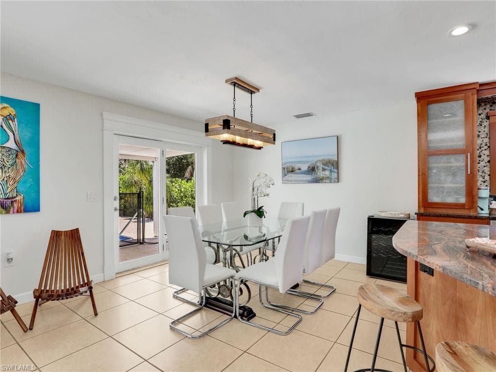 1268 Lake Shore DR, NAPLES FL 34103-3