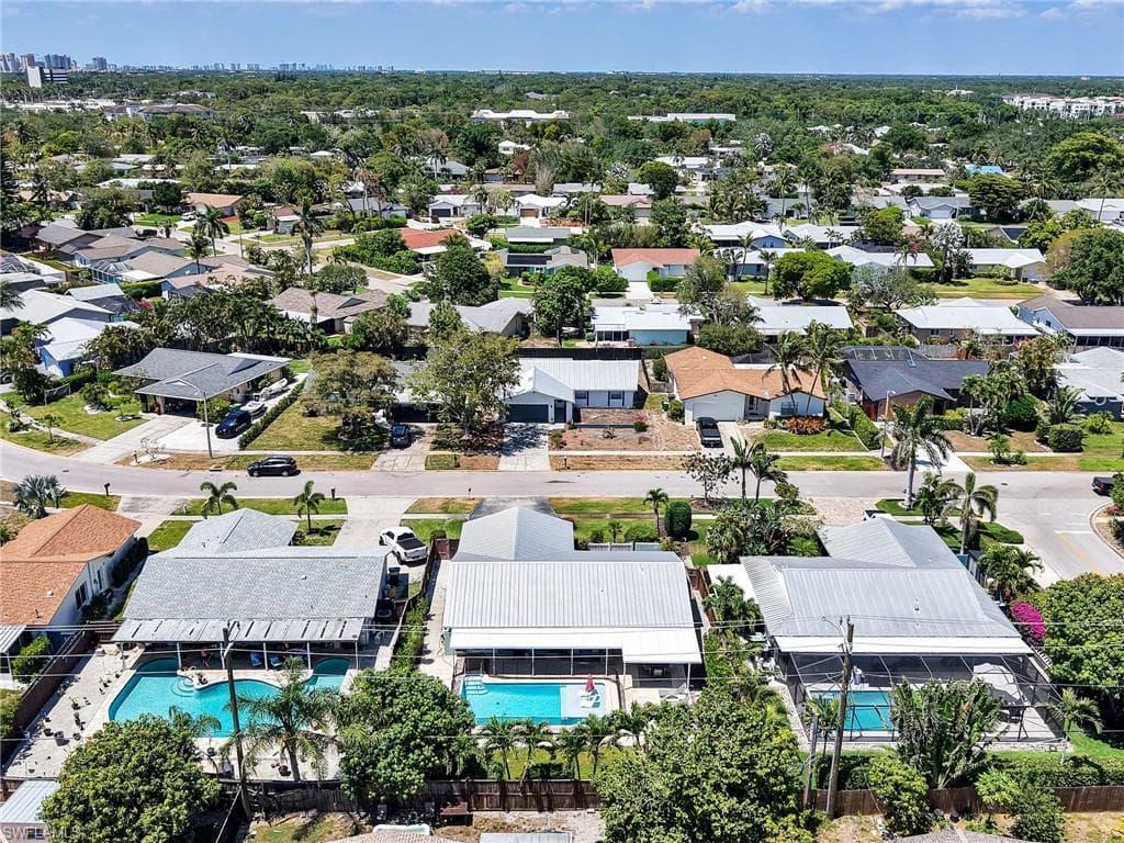 1268 Lake Shore DR, NAPLES FL 34103-20