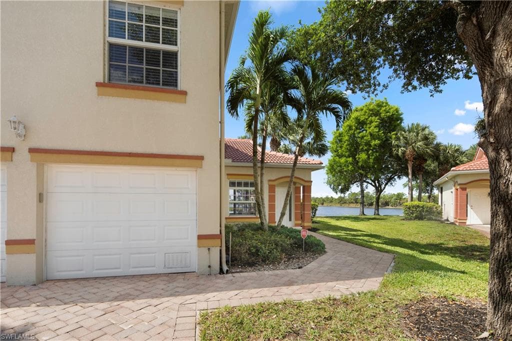 25073 Peacock LN # 102, NAPLES FL 34114-2