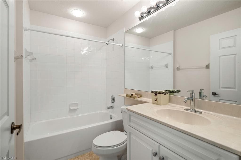 25073 Peacock LN # 102, NAPLES FL 34114-18