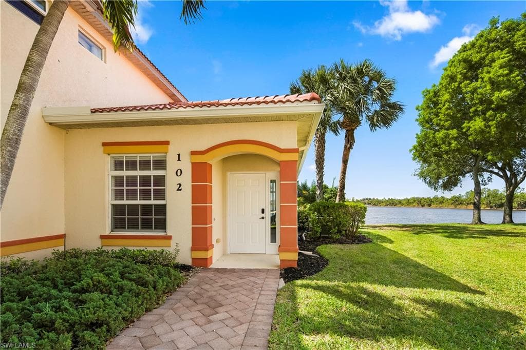 25073 Peacock LN # 102, NAPLES FL 34114-3