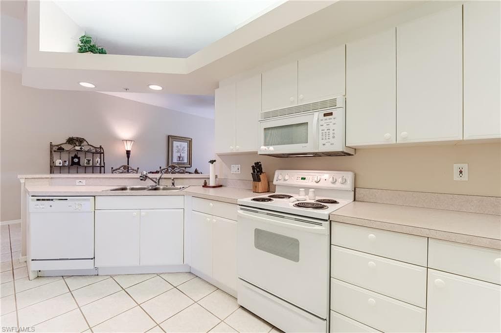 23810 Marbella Bay RD # 202, ESTERO FL 34135-3